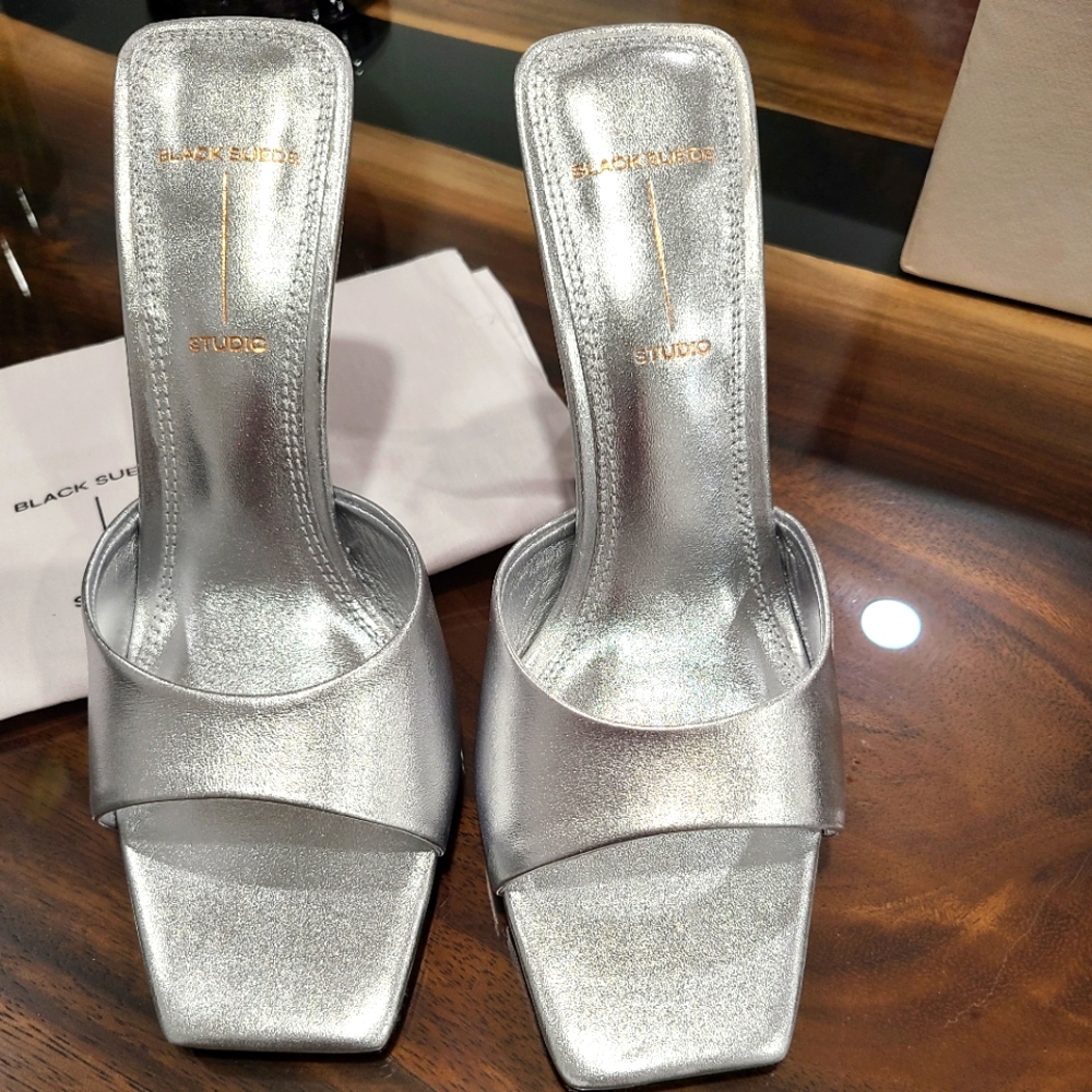Gorgeous sandal, this year!
